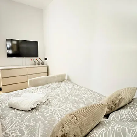 Apartment 39 *